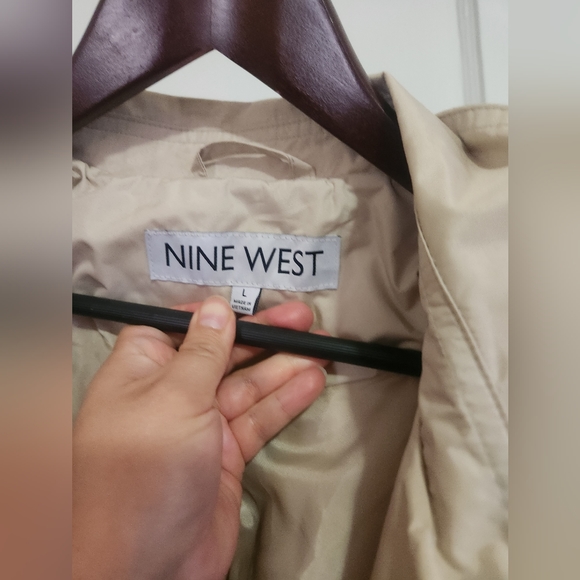 Nine West Raincoat Beige Large NWT - Picture 2 of 3